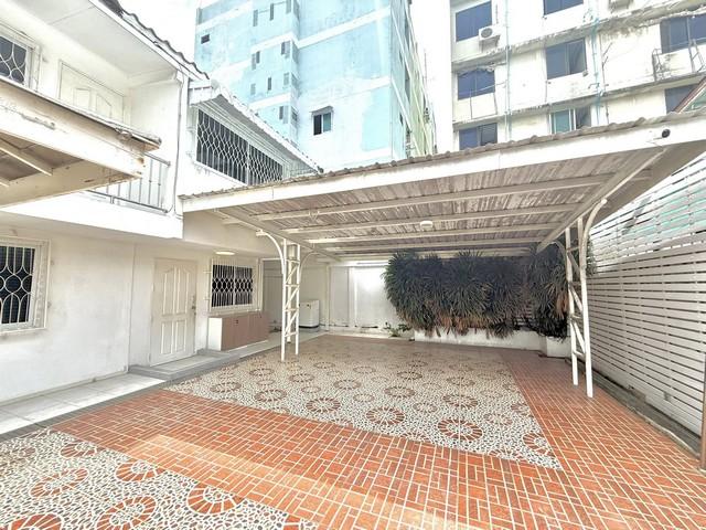 ขายบ้านเดี่ยว 2 ชั้น 42 ตรว. 3 ห้องนอน ซอยลาดพร้าว 132 (ทะลุลาดพร้าว 130 และรามคำแหง 81 ได้) ใกล้ BTS ลาดพร้าว 101 