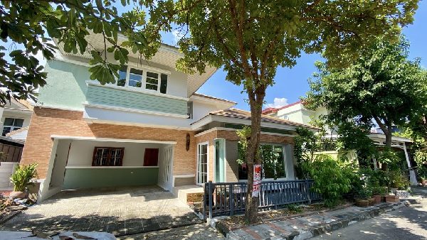 ขายบ้านเดี่ยว รีโนเวทใหม่ หมู่บ้านสิริยา วัชรพล แต่งสวยด้วยไม้สัก ขนาด 64 ตร.ว.