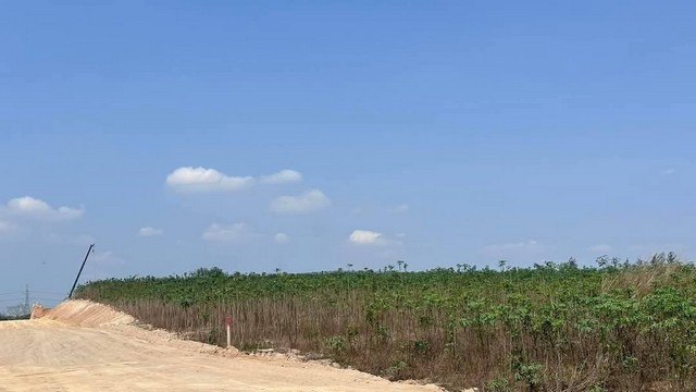 ขายที่ดินพื้นที่สีม่วงลายเขาคันทรงศรีราชาชลบุรีใกล้กับเขตบ่อวิน เนื้อที่ทั้งหมด 75-2-98.3 ไร่