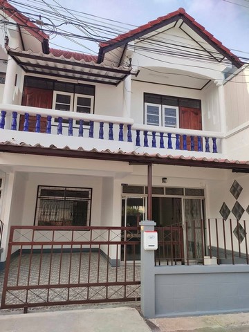 เช่าบ้านทาวน์เฮ้าส์  ( บ้านสวย รีโนเวทเต็ม) 3 ห้องนอน 2 ห้องน้ำ​ 1 ห้องครัว