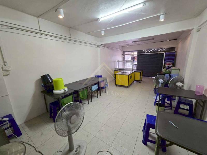 อาคารพาณิชย์ 3 ชั้น ใกล้ MRT แยกติวานนท์  ถนนกรุงเทพ - นนทบุรี