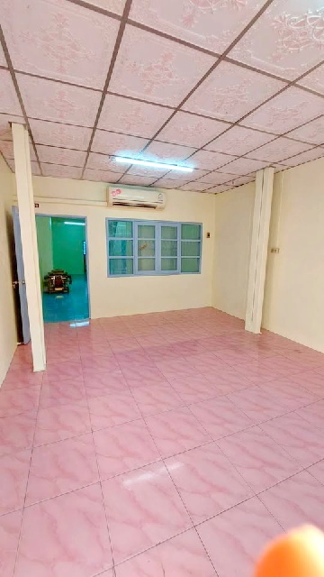 หัวมุม+ดาดฟ้า รีโนเวทใหม่ทั้งหลัง 220 ตร.ม. 27 ตร.วา.3 นอน 2 น้ำ  ทาวน์เฮาส์  2 ชั้น เงียบสงบ ทำเลดี ติดคอนโด เหมาะกับที่พักอาศัย ค้าขาย 