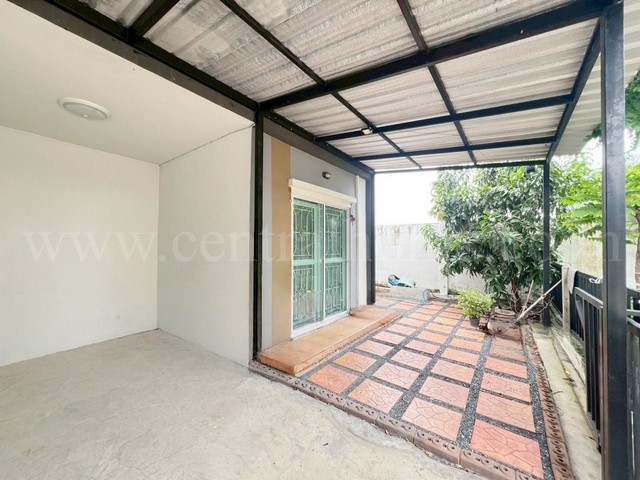 ทาวน์โฮม หมู่บ้าน ไลโอ บลิสซ์ รังสิต - คลองหลวง หลังมุม