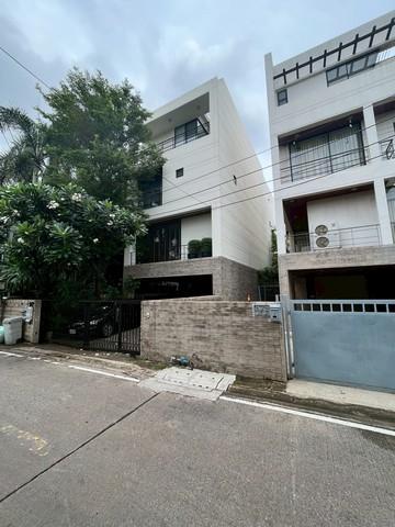 ให้เช่าบ้านเดี่ยว 4 ชั้น 650 ตร.ม.4 ห้องนอน ย่านอารีย์ พญาไท ราชครู พร้อมสระว่ายน้ำส่วนตัว เฟอร์บางส่วน ใกล้ BTSอารีย์ 