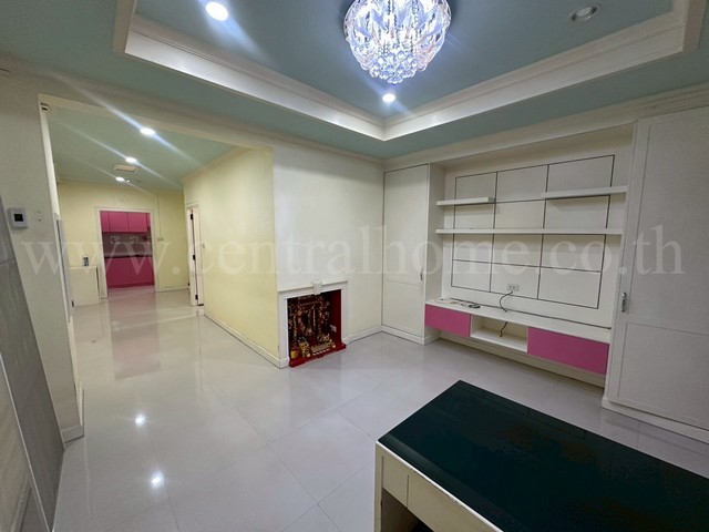 ทาวน์เฮ้าส์ ถนนบ้านปากแรต บ้านโป่ง - ราชบุรี บิ้วท์อินใหม่ ราคาถูก