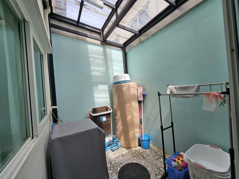 ขายด่วน! ราคาดีที่สุดในโครงการ! ทาวน์โฮมพร้อมอยู่ Golden Town บางนา-กิ่งแก้ว ทำเลทองใกล้ถนนบางนา-ตราด และสนามบินสุวรรณภูมิ