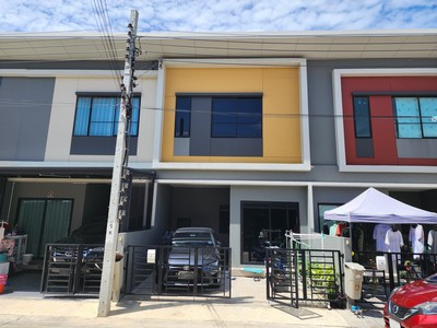 ขาย ทาวน์โฮม 2 ชั้น สไตล์โมเดิร์นลอฟท์ ในโครงการ สิริ เพลส ประชาอุทิศ 90  16.25 ตร.วา 3 ห้องนอน 3 ห้องน้ำ สภาพดี ใกล้ ถนน ประชาอุทิศ 