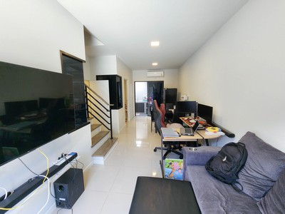 ขาย ทาวน์โฮม 2 ชั้น สไตล์โมเดิร์นลอฟท์ ในโครงการ สิริ เพลส ประชาอุทิศ 90  16.25 ตร.วา 3 ห้องนอน 3 ห้องน้ำ สภาพดี ใกล้ ถนน ประชาอุทิศ