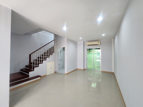 ขาย ทาวน์โฮม 2 ชั้นปรับปรุงใหม่ หมู่บ้านแกรนดิตี้ บางบัวทอง ขนาด 18 ตร.ว. ใกล้เซ็นทรัลเวสเกต