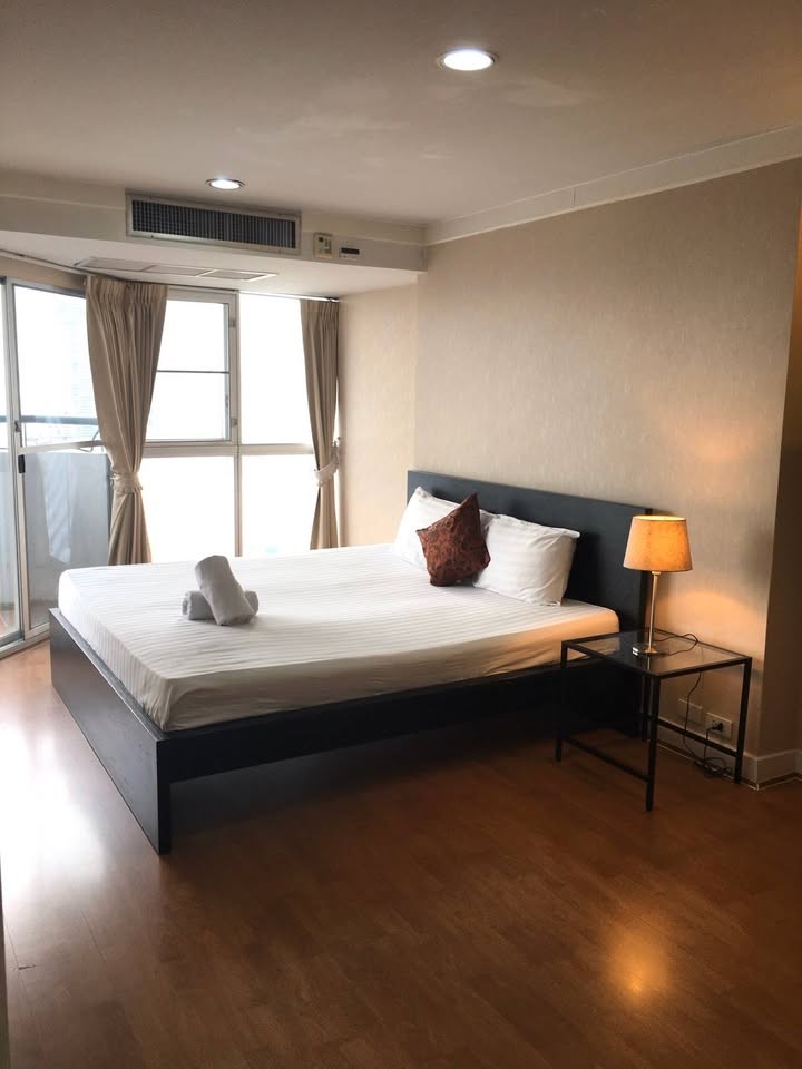 Waterford Sukhumvit 30 spacious clean safe 27th floor BTS Phrom Phong