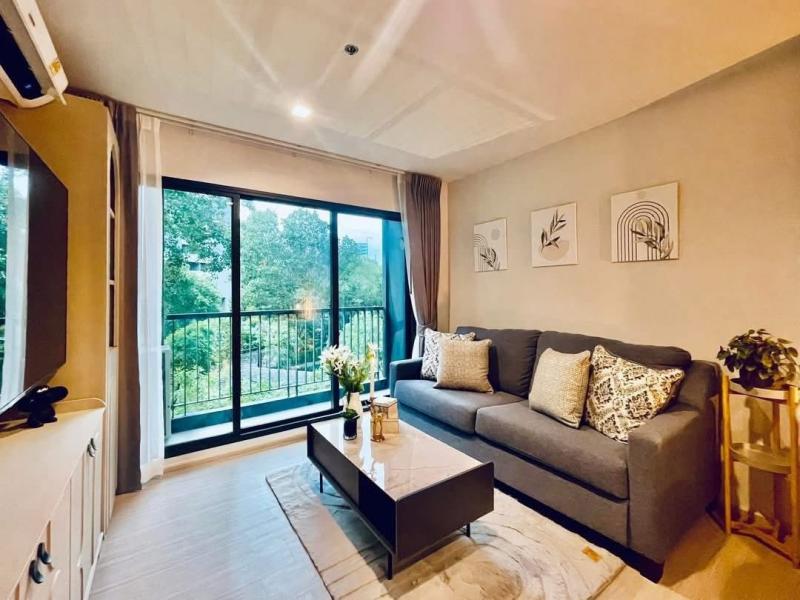 Life One Wireless spacious safe clean 4th floor BTS Ploen Chit