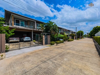 ขายบ้านเดี่ยว มัณฑนา กัลปพฤกษ์-วงแหวน (Mantana Kalapapruk – Wongwaen) ตำแหน่งบ้านดี หน้าบ้านหันหน้าเข้ากำแพงโครงการ ให้ความเป็นส่วนตัว 