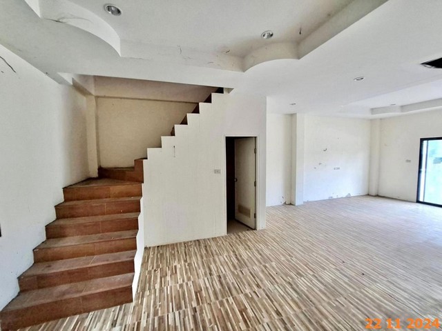 ขายอาคารพาณิชย์ ซ.ศาลเจ้าพ่อแก่ ถ.คู่ขนานสายกรุงเทพ-พัทยา (ทล.7) ต.หนองปลาไหล อ.บางละมุง ชลบุรี