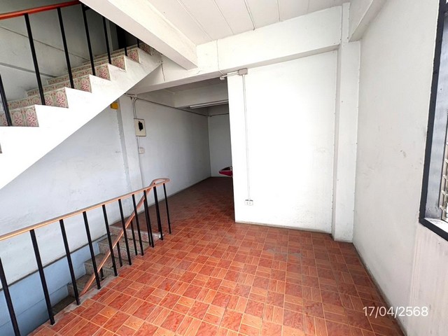 ขายอาคารพาณิชย์ 3 ชั้น ถ.ทุ่งสุขลา ต.ทุ่งสุขลา ต.ศรีราชา จ.ชลบุรี