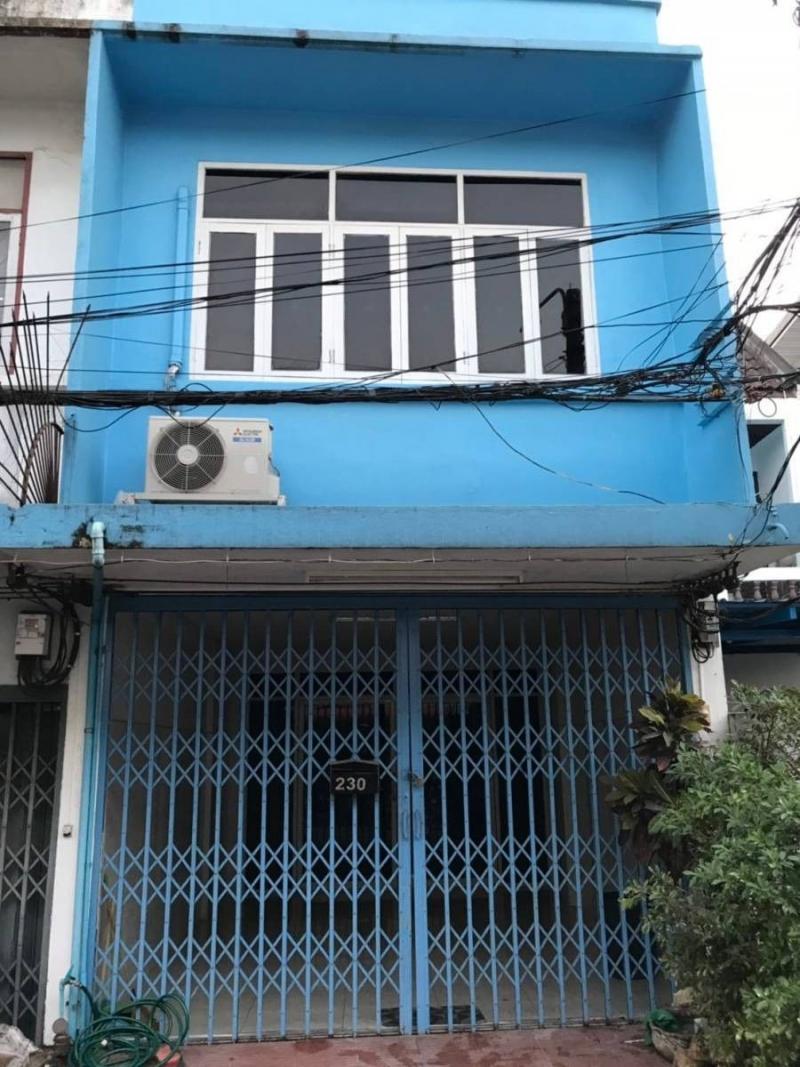ให้เช่าทาวน์เฮ้าส์  2ชั้นเนื้อที่ 22ตร.ว พื้นที่ใช้สอย 90 ตร.ม 1ห้องนอน 1ห้องน้ำ แอร์ ถนน ลาดพร้าว 41 ภาวนา เขตจตุจักร ราคาเช่า 15,000 บ/ด