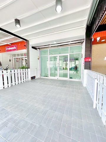 ขายทาวน์เฮ้าส์ในเมืองเชียงใหม่ 3 ชั้น ย่าน5แยกสันติธรรม ถนนราชดำริ  ตำบลช้างเผือก อำเภอเมืองเชียงใหม่ จังหวัดเชียงใหม่