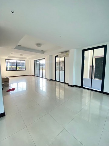 ให้เช่าบ้านเดี่ยวหมู่บ้านรีเจ้นท์ รัชดา ถนนสหะการประมูล โซน รัชดา ห้วยขวาง สุทธิสาร พระรามเก้า รามคำแหง