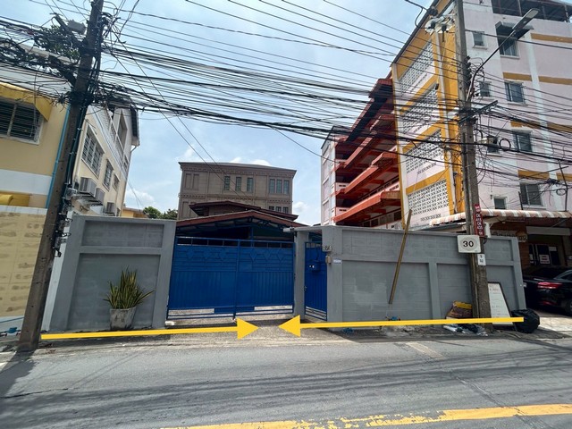 ขาย/เช่า บ้านเดี่ยว 94 ตารางวา ซ.รัชดา 32  ใกล้สถานีรถไฟฟ้าMRT  ลาดพร้าว    ZJ170 