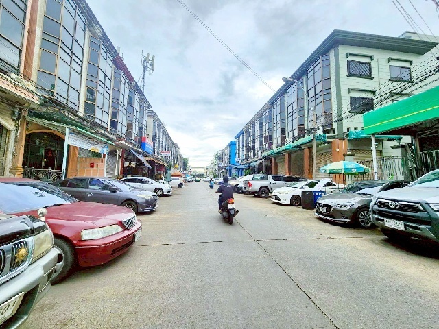 ให้เช่าอาคารพาณิชย์ 3คูหา บิ๊กซี สุวินทวงศ์ 200ม. บิ๊กซี ร่มเกล้า 500ม. MRT มีนบุรี 800 ม.