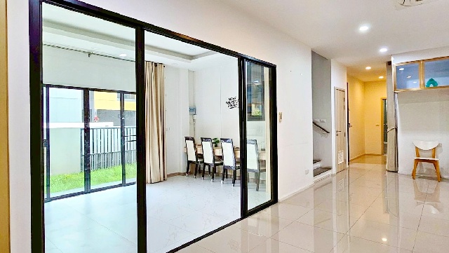 วัชรพล เพิ่มสิน 500ม. ทางด่วนเอกมัย BTSรพ.ภูมิพลอดุลยเดช 2กม. เช่าบ้านเดี่ยว โนเบิล 2ชั้น  52 ตร.วา..3 นอน พร้อมเฟอร์  6 แอร์