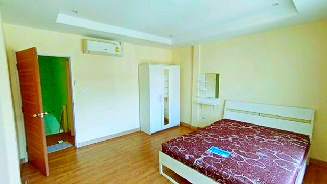 BTS ปุณณวิถี 1 กม. 3แอร์ ให้เช่าทาวน์เฮ้าส์ 2 ชั้น 20ตร.วา.160ตร.ม.เฟอร์ครบ 2 นอน รร.นานาชาติ แองโกล สิงคโปร์ 1 กม.รพ.กล้วยน้ำไท 2 1.9 กม.