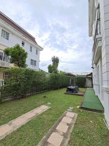 พลัสซิตี้ปาร์ค พื้นที่ 51.2 ตร.ว 190 ตรม. เอกมัย-รามอินทรา หลังมุม มีพื้นที่สวนขนาดเท่าตัวบ้าน จอดรถในบ้าน