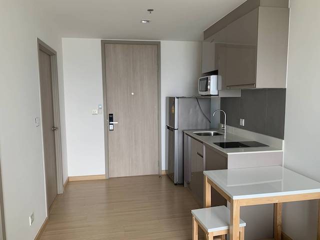 Whizdom Connect Private safe comfortable 12A floor Punnawithi BTS