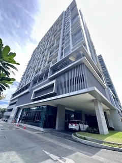  Ideo Mobi Charan-Interchange Condo Prime Location! Like-new condo is situated right on the main road, offering unparalleled convenience 