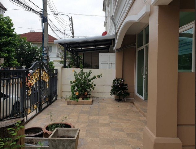 ให้เช่า ทาวน์โฮม 3ชั้น   หมู่บ้านสราญพฤกษ์ ลาดพร้าว130 รามคำแหง81 ใกล้รถไฟฟ้าสถานีลาดพร้าว 101 ใกล้เดอะมอลลบางกะปิ แม็คโคร โลตัสบางกะปิ