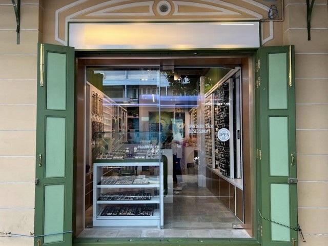 ให้เช่าตึกแถว 107 ตรม. 1 คูหา 2.5 ชั้น ถนนเยาวราช หน้าป้ายรถเมล์ พร้อมทำธุรกิจการค้า