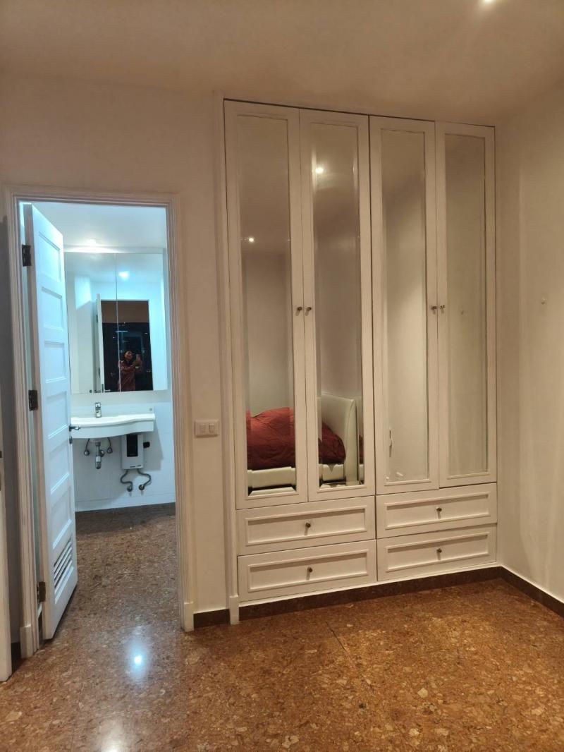 Aguston Sukhumvit 22 comfortable private quiet 21st floor BTS Phrom Phong