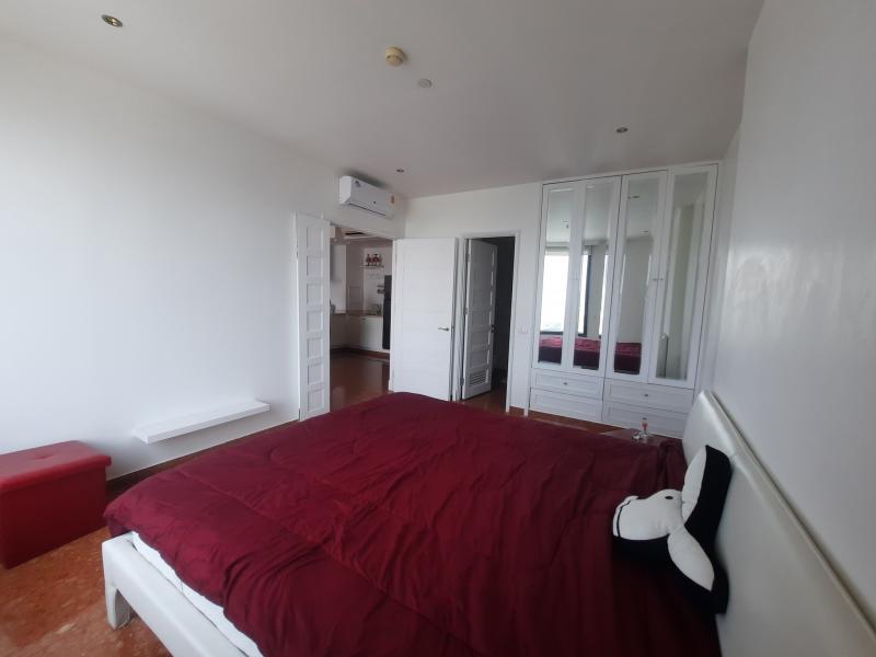 Aguston Sukhumvit 22 comfortable private quiet 21st floor BTS Phrom Phong