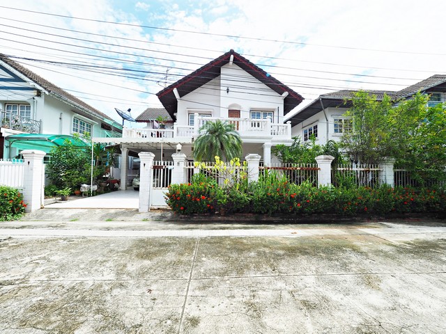  ขายบ้านเดี่ยว  2 ชั้น หมู่บ้านรุ่งเจริญ  วชิรธรรมสาธิต 21 ซอยสุขุมวิท101/1 พระโขนง 