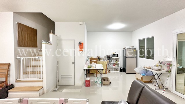 P2 ทาวน์โฮม แกรนด์ พลีโน่ รัตนาธิเบศร์ เฟอร์ครบ แถมแอร์ทั้งหลัง