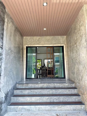 ขายบ้านแฝดโมเดิร์นลอฟ 36ตรว. 2นอน2น้ำ 1.7ลบ. ฟรีโอน พร้อมเฟอร์ ใกล้ ตลาดสามแยก ปตท. ต.สันนาเม็ง อ.สันทราย เชียงใหม่