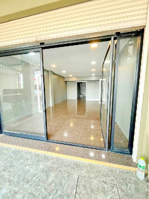 ศาลากลางจังหวัดปทุมธานี1 กม. เช่าอาคารพาณิชย์ 2คูหา 4 ชั้น ตลาดสดปทุมธานี 1 กม. MRT รังสิต 6 กม.