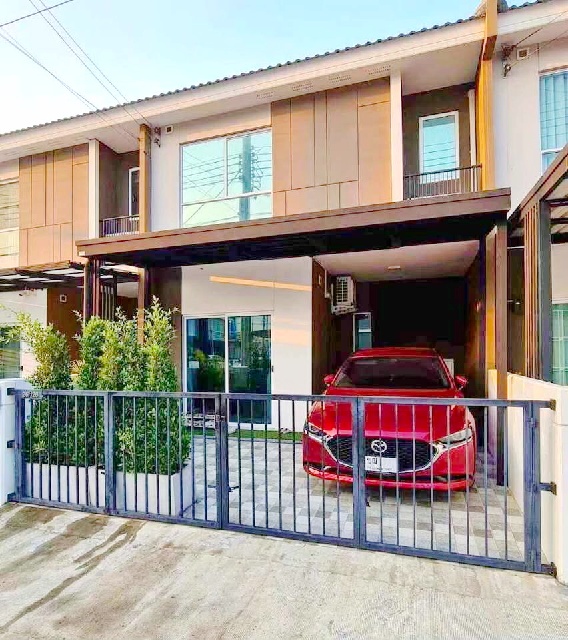 MRT ตลาดมีนบุรี 1.3กม.รพ.นวมินทร์ 1.5 กม รามอินทรา ให้เช่า​ทาวน์โฮมหรู 2 ชั้น 19ตร.วา.​149ตร.ม.3นอน 2น้ำ พร้อมเฟอร์  