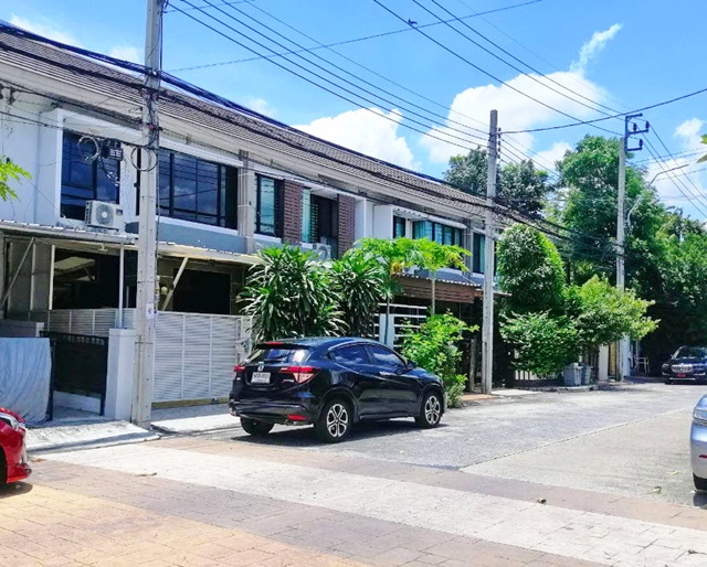 ทาวน์โฮม 2 ชั้น รามคำแหง174 MRT มีนพัฒนา 1.3กม.27ตร.วา.รร.นานาชาติร่วมฤดี 2กม. 3นอน  217ตร.ม2น้ำ พร้อมเฟอร์ เครื่องใช้ไฟฟ้า 