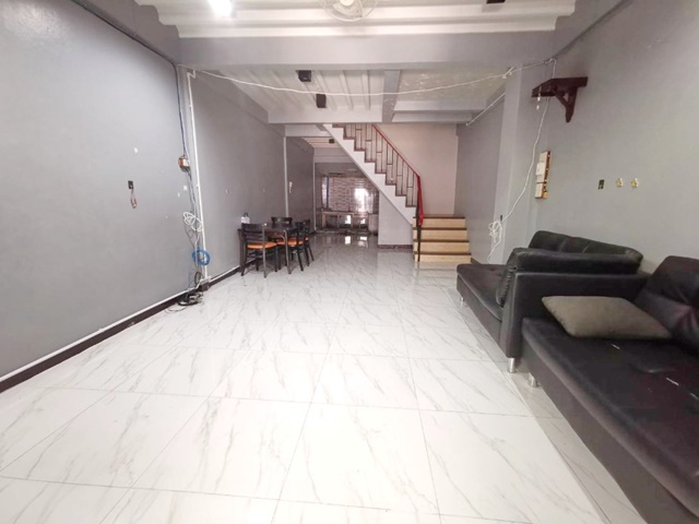 หน้าปากซอย โลตัส ตลิ่งชัน  7/11 ให้เช่าทาวน์เฮ้าส์ 2 ชั้น 18 ตรว. 2นอน 2น้ำ 