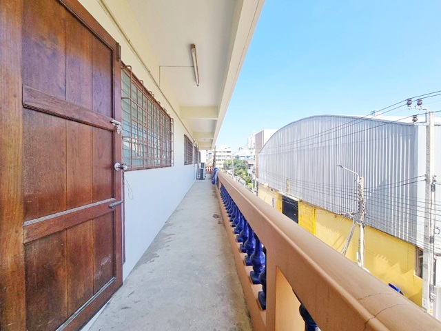 โลตัส สุขุมวิท50 600ม BTS อ่อนนุช 900ม. อาคารพาณิชย์ 7คูหา มีลิฟท์ 4 ชั้น.ถูกที่สุดในโลก 8นอน 5น้ำ 2,002 ตร.ม.  282ตร.วา.