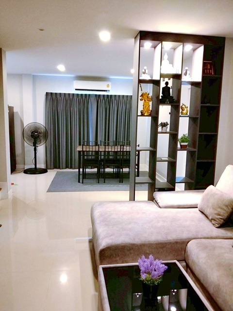 เซนโทร ประชาอุทิศ 90 ให้เช่าคฤหาสน์ บ้านเดี่ยว 2 ชั้น 4นอน 52ตร.วา. 202ตร.ม. แม็กซ์แวลู ประชาอุทิศ 1.7 กม.