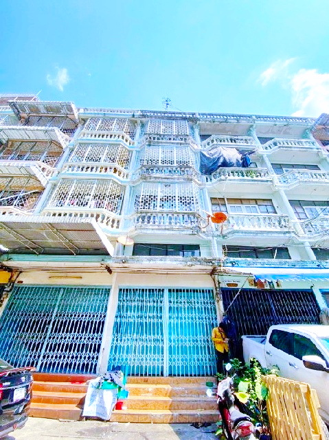 ให้เช่าอาคารพาณิชย์ 4 ชั้นเดอะ มอลล์ ท่าพระ 2.4 กม. 18ตร.วา.318ตร.ม. MRTท่าพระ 600 ม. อาชีวศึกษาธนบุรี 1.1 กม.สะอาด โล่ง โปร่ง 4 นอน 4 น้ำ