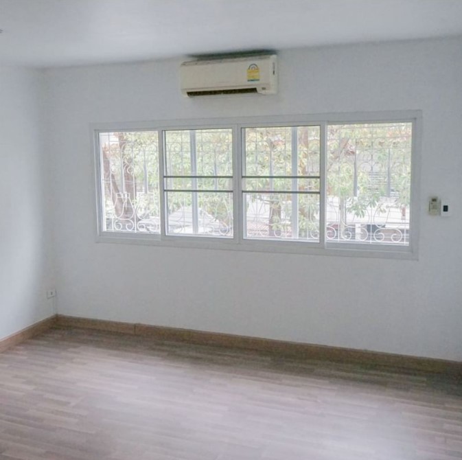 ขายทาวน์เฮ้าส์ Minimal 26ตรว. 4ชั้น 3นอน 5น้ำ 1.95ลบ. บ้านเพรชบุรินทร์ ต.แม่เหียะ อ.เมือง เชียงใหม่