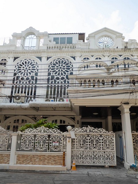 ให้เช่าทาวน์โฮม 4 ชั้น 24 ตร.วา 350 ตรม. 5 ห้องนอน เอกมัยวิลล่า ใกล้ทองหล่อ และ BTS เอกมัย, โรงพยาบาล กรุงเทพ 