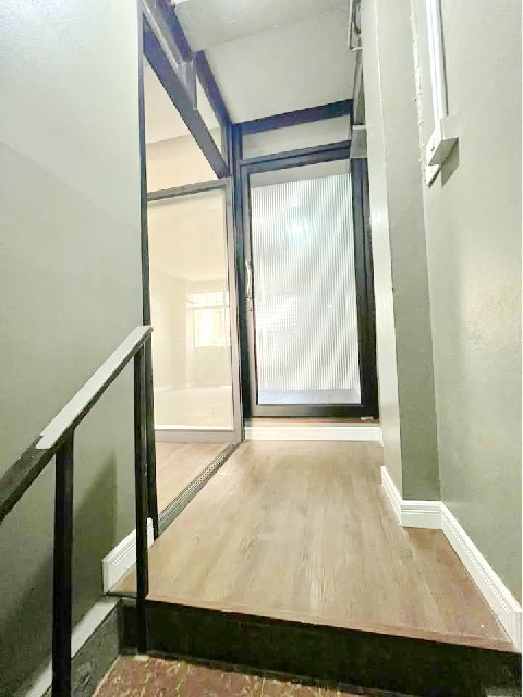 ตลาดสดปทุมธานี 1 กม. ศาลากลางจังหวัดปทุมธานี1 กม. เช่าอาคารพาณิชย์ 2คูหา 4 ชั้น MRT รังสิต 6 กม.