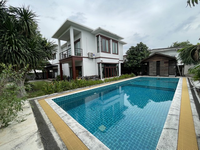 P888 ขาย บ้านเดี่ยว ตกแต่งสไตล์ไม้วินเทจเป็นธรรมชาติ พร้อม สระว่ายน้ำ ย่านนาคนิวาส 37 ใกล้เซ็นทรัลอีสต์วิลล์ 