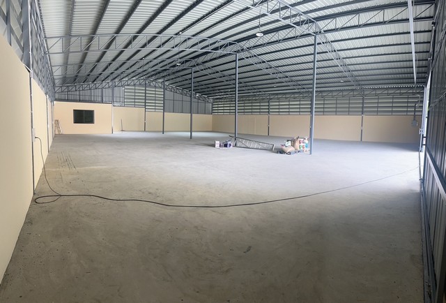 ให้เช่าโกดัง สร้างใหม่ อยู่ถนนนวมินทร์บึงกุ่มกรุงเทพมหานครมีเนื้อที่ 330ตารางวา