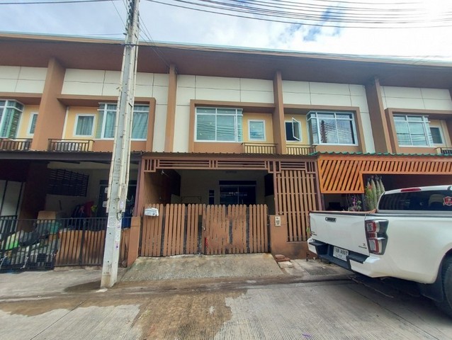 ขายทาวน์เฮ้าส์หมู่บ้านร่มไม้ 2 บ่อวิน ถ.ห้วยปราบ-เทิดพระเกียรติ 2 ตำบลบ่อวิน อำเภอศรีราชา จังหวัดชลบุรี