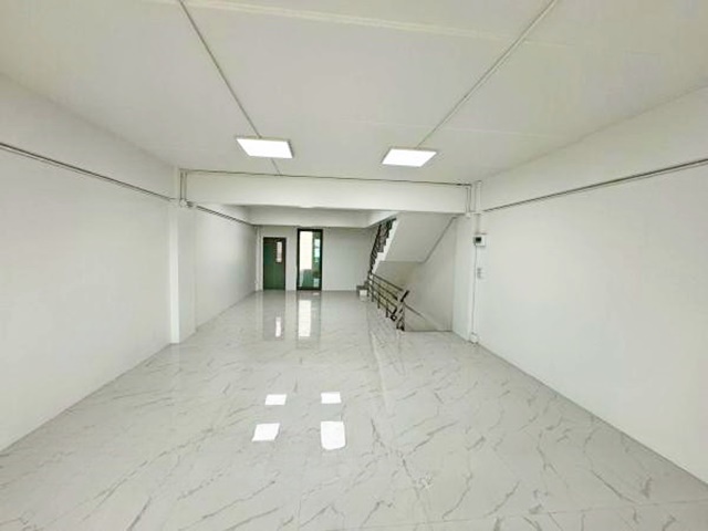 ราชพฤษ์ อาคารสำนักงานใหม่เอี่ยม 5 ชั้น 300 ตร.วา  ปตท.ชัยพฤกษ์-บางบัวทอง 450ม. เกาะเกร็ด 3.77กม. ลภาวันโครงการ 8 400ม.