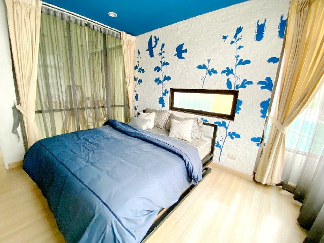 คฤหาสน์หรู แนวตั้งเฟอร์ครบ 3 ชั้น ตลาดสดท่าอิฐ 1.5 กม. MRT บางรักใหญ่ 600 ม.ให้เช่าพร้อมเฟอร์ 5แอร์ 37 ตร.วา. นานาชาติดีบีเอส 3.7 กม.